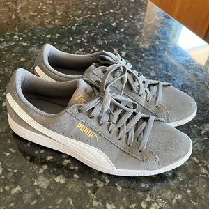 Women’s Puma sneakers SZ 8 gray